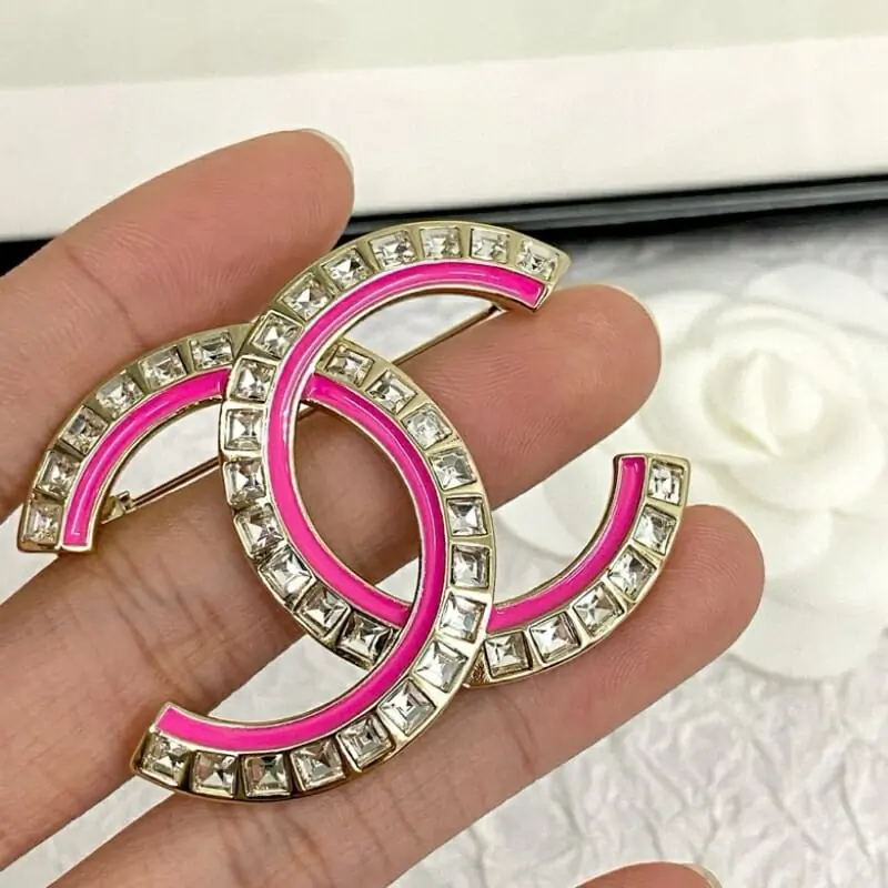 chanel brooches pour femme s_12240471